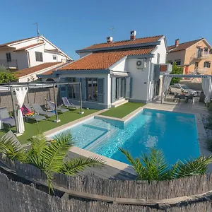 https://holiday-home-heated-kids-pool.pula-hotels.org