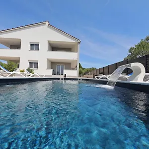https://apartmani-vlado-mitar.hotelinzadar.com
